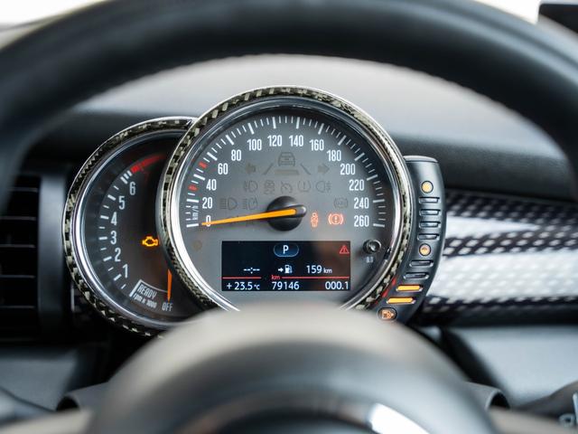 ＭＩＮＩ クーパーＳ　クーパーＳ　ツートンカラー　ローダウン　社外アルミ　スマートキー　純正ナビ　Ｂｌｕｅｔｏｏｔｈ　ＭＩＮＩドライビングモード　シートカバー　ステアリングスイッチ　オートエアコン　電動格納ミラー（34枚目）