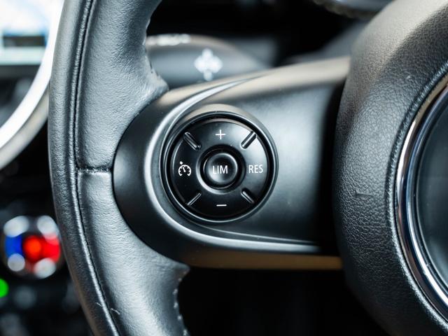 ＭＩＮＩ クーパーＳ　クーパーＳ　ツートンカラー　ローダウン　社外アルミ　スマートキー　純正ナビ　Ｂｌｕｅｔｏｏｔｈ　ＭＩＮＩドライビングモード　シートカバー　ステアリングスイッチ　オートエアコン　電動格納ミラー（35枚目）