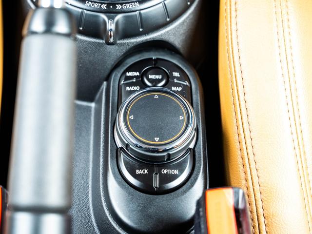 ＭＩＮＩ クーパーＳ　クーパーＳ　ツートンカラー　ローダウン　社外アルミ　スマートキー　純正ナビ　Ｂｌｕｅｔｏｏｔｈ　ＭＩＮＩドライビングモード　シートカバー　ステアリングスイッチ　オートエアコン　電動格納ミラー（39枚目）