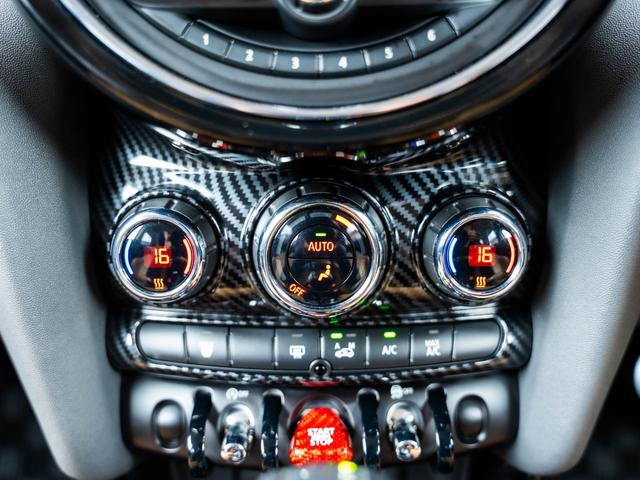 ＭＩＮＩ クーパーＳ　クーパーＳ　ツートンカラー　ローダウン　社外アルミ　スマートキー　純正ナビ　Ｂｌｕｅｔｏｏｔｈ　ＭＩＮＩドライビングモード　シートカバー　ステアリングスイッチ　オートエアコン　電動格納ミラー（44枚目）