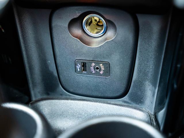 ＭＩＮＩ クーパーＳ　クーパーＳ　ツートンカラー　ローダウン　社外アルミ　スマートキー　純正ナビ　Ｂｌｕｅｔｏｏｔｈ　ＭＩＮＩドライビングモード　シートカバー　ステアリングスイッチ　オートエアコン　電動格納ミラー（46枚目）