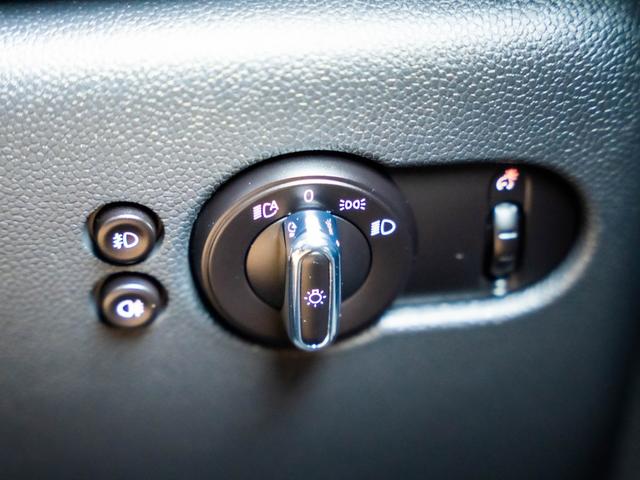 ＭＩＮＩ クーパーＳ　クーパーＳ　ツートンカラー　ローダウン　社外アルミ　スマートキー　純正ナビ　Ｂｌｕｅｔｏｏｔｈ　ＭＩＮＩドライビングモード　シートカバー　ステアリングスイッチ　オートエアコン　電動格納ミラー（47枚目）