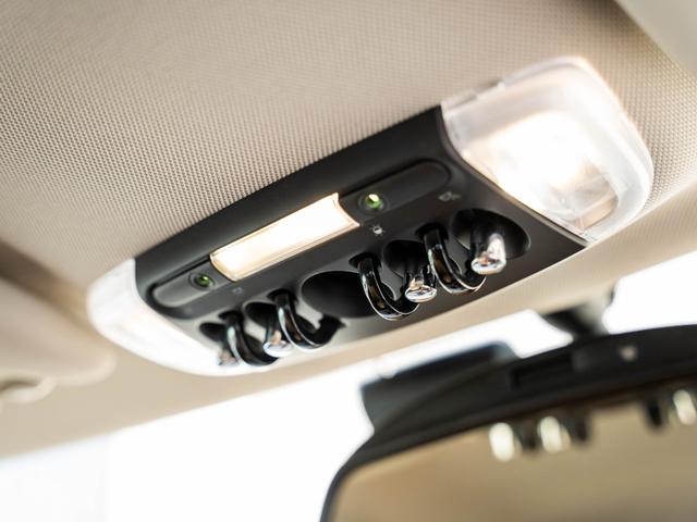 ＭＩＮＩ クーパーＳ　クーパーＳ　ツートンカラー　ローダウン　社外アルミ　スマートキー　純正ナビ　Ｂｌｕｅｔｏｏｔｈ　ＭＩＮＩドライビングモード　シートカバー　ステアリングスイッチ　オートエアコン　電動格納ミラー（48枚目）