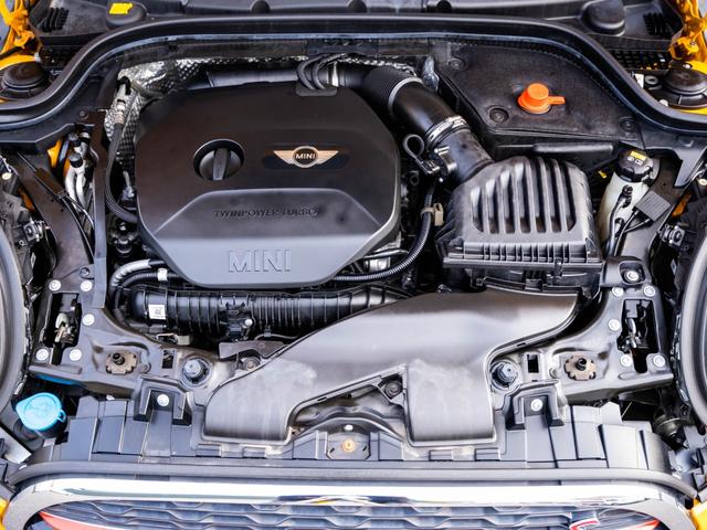 ＭＩＮＩ クーパーＳ　クーパーＳ　ツートンカラー　ローダウン　社外アルミ　スマートキー　純正ナビ　Ｂｌｕｅｔｏｏｔｈ　ＭＩＮＩドライビングモード　シートカバー　ステアリングスイッチ　オートエアコン　電動格納ミラー（53枚目）
