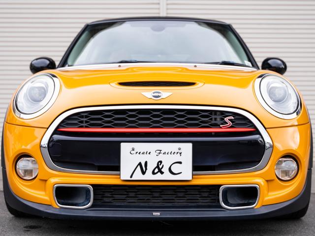 ＭＩＮＩ クーパーＳ　クーパーＳ　ツートンカラー　ローダウン　社外アルミ　スマートキー　純正ナビ　Ｂｌｕｅｔｏｏｔｈ　ＭＩＮＩドライビングモード　シートカバー　ステアリングスイッチ　オートエアコン　電動格納ミラー（55枚目）