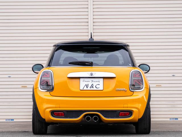 ＭＩＮＩ クーパーＳ　クーパーＳ　ツートンカラー　ローダウン　社外アルミ　スマートキー　純正ナビ　Ｂｌｕｅｔｏｏｔｈ　ＭＩＮＩドライビングモード　シートカバー　ステアリングスイッチ　オートエアコン　電動格納ミラー（56枚目）