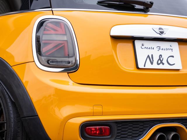 ＭＩＮＩ クーパーＳ　クーパーＳ　ツートンカラー　ローダウン　社外アルミ　スマートキー　純正ナビ　Ｂｌｕｅｔｏｏｔｈ　ＭＩＮＩドライビングモード　シートカバー　ステアリングスイッチ　オートエアコン　電動格納ミラー（57枚目）