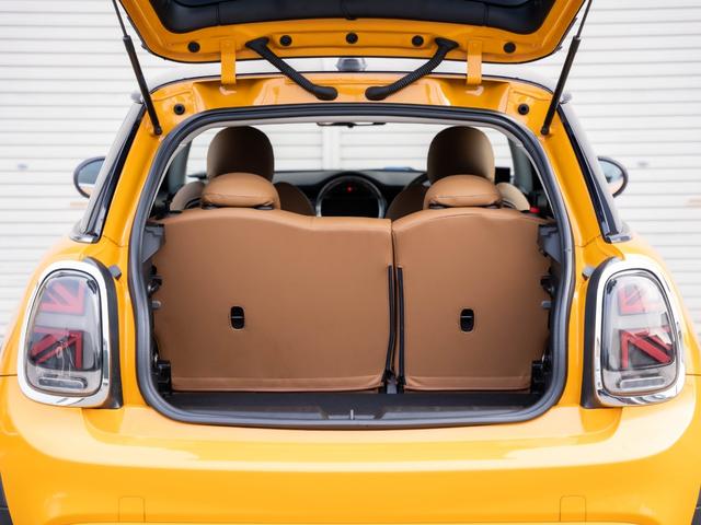 ＭＩＮＩ クーパーＳ　クーパーＳ　ツートンカラー　ローダウン　社外アルミ　スマートキー　純正ナビ　Ｂｌｕｅｔｏｏｔｈ　ＭＩＮＩドライビングモード　シートカバー　ステアリングスイッチ　オートエアコン　電動格納ミラー（62枚目）