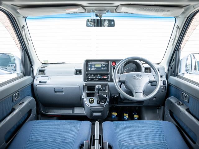 ハイゼットカーゴ クルーズターボ 全国対応1年保証 車検2年 4WD キーレス ハイルーフ 5M/T ETG車載器 オーバーヘッドコンソール 電動格納ミラー エアコン パワーステアリング パワーウィンドウ Wエアバック(31枚目)