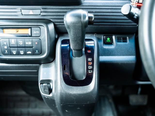 販売車両は地域トップクラスの清掃設備によって徹底した室内清掃と除菌作業が自慢でご好評いただいております。外観に関しましてもベテランスタッフが納車前に1台1台愛情込めて磨いて納車させて頂きます!!