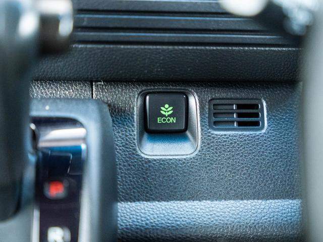 ボディコーティングも承っております。研修を受けたスタッフが丁寧に施工いたします。ピッカピカにしますよ!