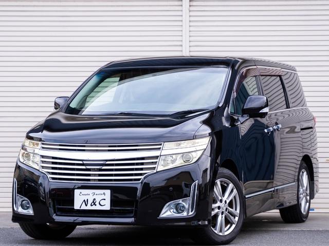 エルグランド ２５０ハイウェイスター　全国１年保証　スマートキー　プッシュスタート　両側パワースライドドア　純正ナビ　Ｂｌｕｅｔｏｏｔｈ　アラウンドビュー　後席モニター　フルオートエアコン　オートライト　ラゲッジルームシガーソケット（16枚目）