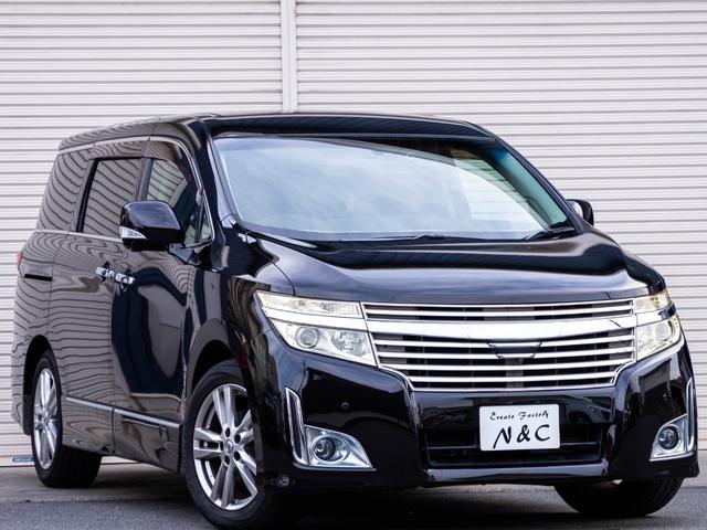 エルグランド ２５０ハイウェイスター　全国１年保証　スマートキー　プッシュスタート　両側パワースライドドア　純正ナビ　Ｂｌｕｅｔｏｏｔｈ　アラウンドビュー　後席モニター　フルオートエアコン　オートライト　ラゲッジルームシガーソケット（17枚目）