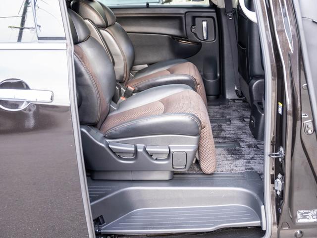 エルグランド ２５０ハイウェイスター　全国１年保証　スマートキー　プッシュスタート　両側パワースライドドア　純正ナビ　Ｂｌｕｅｔｏｏｔｈ　アラウンドビュー　後席モニター　フルオートエアコン　オートライト　ラゲッジルームシガーソケット（22枚目）