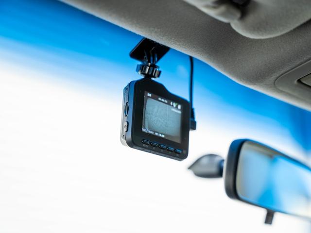 エルグランド ２５０ハイウェイスター　全国１年保証　スマートキー　プッシュスタート　両側パワースライドドア　純正ナビ　Ｂｌｕｅｔｏｏｔｈ　アラウンドビュー　後席モニター　フルオートエアコン　オートライト　ラゲッジルームシガーソケット（46枚目）