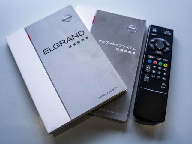 エルグランド ２５０ハイウェイスター　全国１年保証　スマートキー　プッシュスタート　両側パワースライドドア　純正ナビ　Ｂｌｕｅｔｏｏｔｈ　アラウンドビュー　後席モニター　フルオートエアコン　オートライト　ラゲッジルームシガーソケット（69枚目）