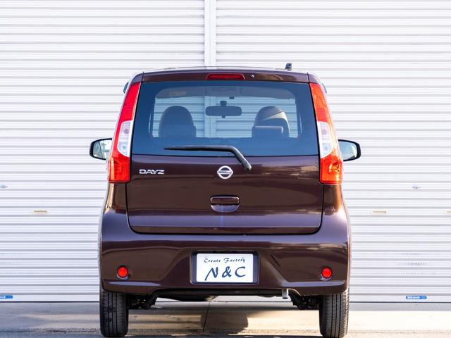 外観はきれいでもボンネットを開けてがっかりされた経験がある方も多いと思いますが当店の販売車両はエンジンルーム内も当然綺麗ですのでぜひご覧ください！