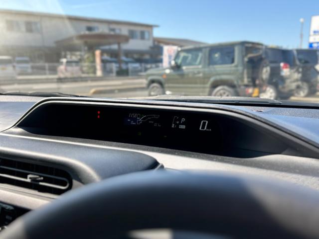 アクア S ナビ取説あり 純正15インチアルミホイール オートライト プッシュスタート スマートキー ハイブリッド車 ETC パワステ スペアキー有(25枚目)