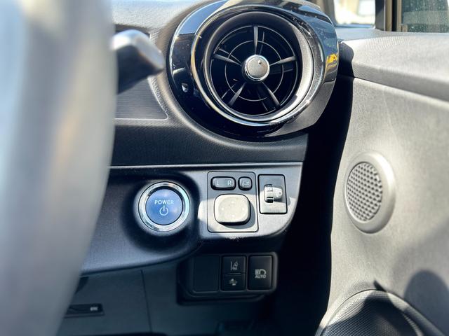 アクア S ナビ取説あり 純正15インチアルミホイール オートライト プッシュスタート スマートキー ハイブリッド車 ETC パワステ スペアキー有(26枚目)