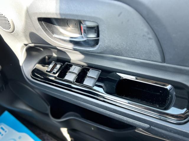 アクア S ナビ取説あり 純正15インチアルミホイール オートライト プッシュスタート スマートキー ハイブリッド車 ETC パワステ スペアキー有(27枚目)