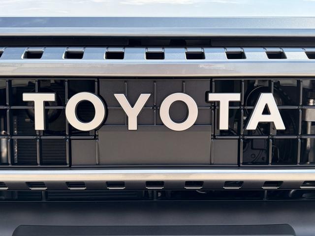 ランドクルーザー２５０ ＶＸ　ＶＸ　角目ＬＥＤヘッド　サンルーフ　トヨタチームメイト　１２．３型ディスプレイオーディオ　全周囲カメラ　シートベンチレーション　デジタルインナーミラー　ブラインドスポットモニター　ＥＴＣ２．０（12枚目）