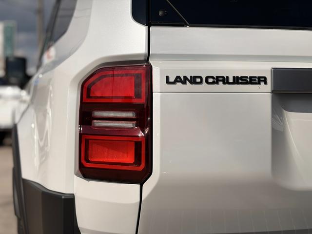 ランドクルーザー２５０ ＶＸ　ＶＸ　角目ＬＥＤヘッド　サンルーフ　トヨタチームメイト　１２．３型ディスプレイオーディオ　全周囲カメラ　シートベンチレーション　デジタルインナーミラー　ブラインドスポットモニター　ＥＴＣ２．０（14枚目）