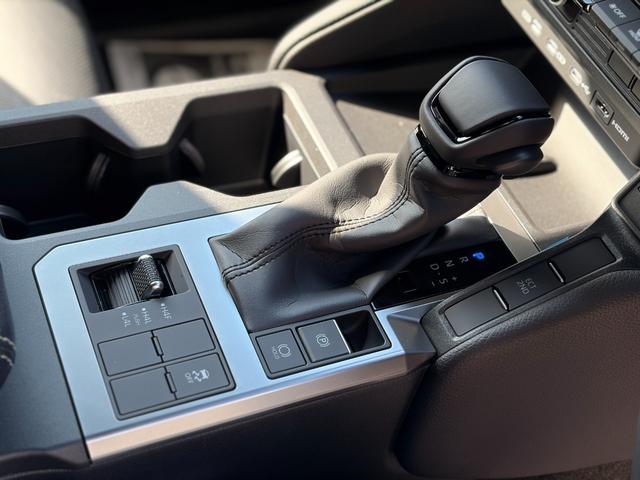 ランドクルーザー２５０ ＶＸ　ＶＸ　角目ＬＥＤヘッド　サンルーフ　トヨタチームメイト　１２．３型ディスプレイオーディオ　全周囲カメラ　シートベンチレーション　デジタルインナーミラー　ブラインドスポットモニター　ＥＴＣ２．０（29枚目）