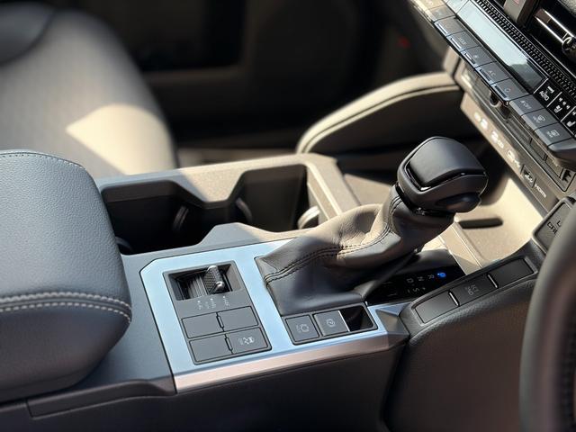ランドクルーザー２５０ ＶＸ　ＶＸ　角目ＬＥＤヘッド　サンルーフ　トヨタチームメイト　１２．３型ディスプレイオーディオ　全周囲カメラ　シートベンチレーション　デジタルインナーミラー　ブラインドスポットモニター　ＥＴＣ２．０（30枚目）