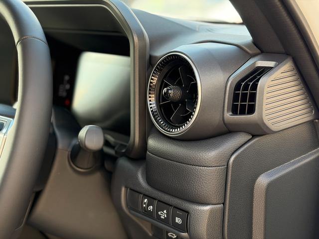 ランドクルーザー２５０ ＶＸ　ＶＸ　角目ＬＥＤヘッド　サンルーフ　トヨタチームメイト　１２．３型ディスプレイオーディオ　全周囲カメラ　シートベンチレーション　デジタルインナーミラー　ブラインドスポットモニター　ＥＴＣ２．０（31枚目）
