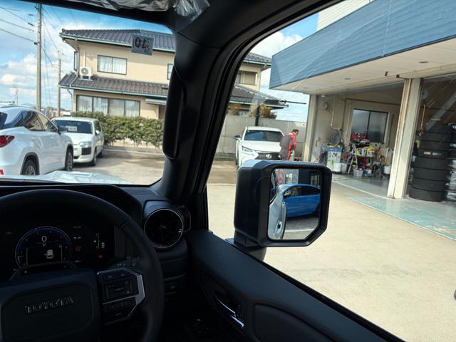 ランドクルーザー２５０ ＶＸ　ＶＸ　角目ＬＥＤヘッド　サンルーフ　トヨタチームメイト　１２．３型ディスプレイオーディオ　全周囲カメラ　シートベンチレーション　デジタルインナーミラー　ブラインドスポットモニター　ＥＴＣ２．０（44枚目）