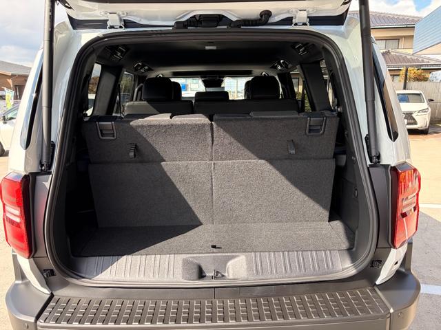 ランドクルーザー２５０ ＶＸ　ＶＸ　角目ＬＥＤヘッド　サンルーフ　トヨタチームメイト　１２．３型ディスプレイオーディオ　全周囲カメラ　シートベンチレーション　デジタルインナーミラー　ブラインドスポットモニター　ＥＴＣ２．０（63枚目）