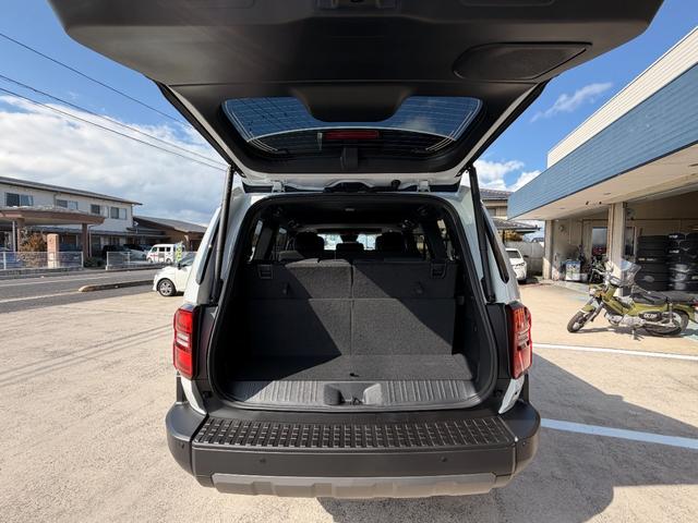 ランドクルーザー２５０ ＶＸ　ＶＸ　角目ＬＥＤヘッド　サンルーフ　トヨタチームメイト　１２．３型ディスプレイオーディオ　全周囲カメラ　シートベンチレーション　デジタルインナーミラー　ブラインドスポットモニター　ＥＴＣ２．０（64枚目）