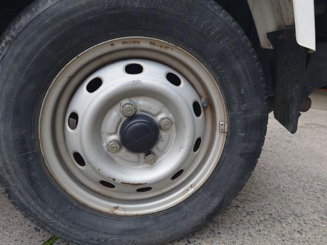 サンバートラック ＴＣ　４ＷＤ　５ＭＴ　ユーザー買取車（13枚目）