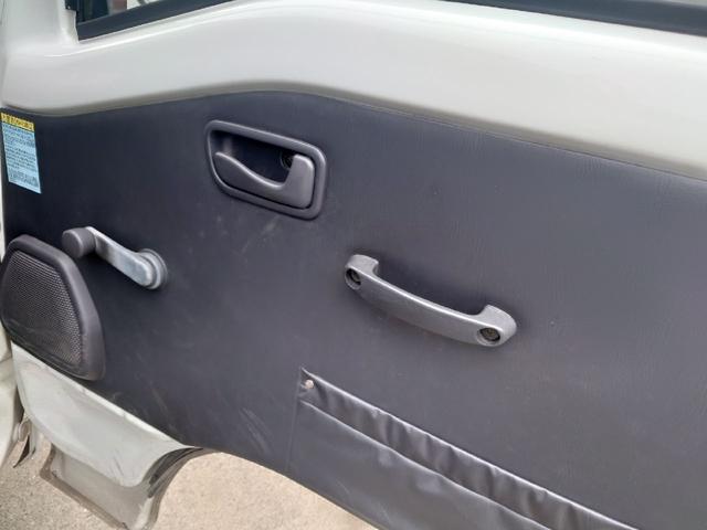 サンバートラック ＴＣ　４ＷＤ　５ＭＴ　ユーザー買取車（31枚目）