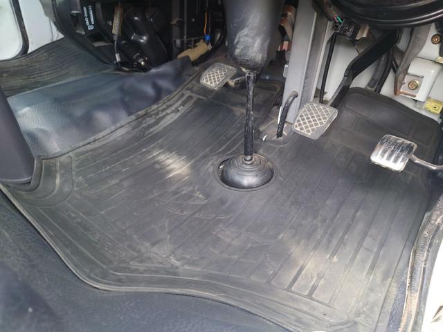 サンバートラック ＴＣ　４ＷＤ　５ＭＴ　ユーザー買取車（39枚目）