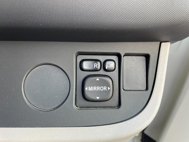 ｉＱ １３０Ｇ　→（ゴー）　ワンオーナー　純正ナビＴＶ　バックカメラ　レザーハンドル　キーレス・スペアキー　ＥＴＣ　フロントフォグライト（16枚目）