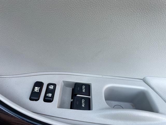 ｉＱ １３０Ｇ　→（ゴー）　ワンオーナー　純正ナビＴＶ　バックカメラ　レザーハンドル　キーレス・スペアキー　ＥＴＣ　フロントフォグライト（17枚目）