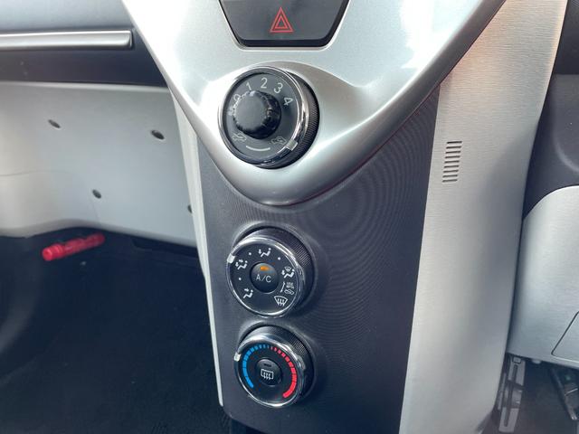 ｉＱ １３０Ｇ　→（ゴー）　ワンオーナー　純正ナビＴＶ　バックカメラ　レザーハンドル　キーレス・スペアキー　ＥＴＣ　フロントフォグライト（21枚目）