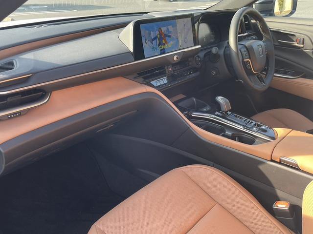 クラウンスポーツ Ｚ　Ｚ（５名）　１オーナー　純正ナビＴＶ　パノラミックビューモニター　デジタルインナーミラー　セーフティセンス　ドライブセレクト　ＢＳＭ　ブラウンレザー　パノラマルーフ　ＥＴＣ　パワーバックドア（11枚目）