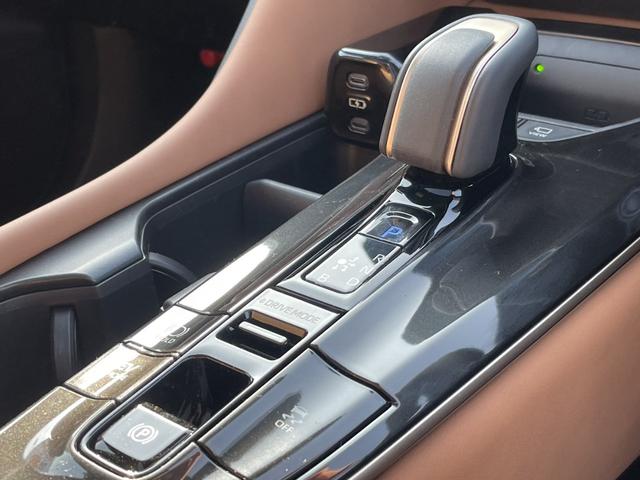 クラウンスポーツ Ｚ　Ｚ（５名）　１オーナー　純正ナビＴＶ　パノラミックビューモニター　デジタルインナーミラー　セーフティセンス　ドライブセレクト　ＢＳＭ　ブラウンレザー　パノラマルーフ　ＥＴＣ　パワーバックドア（22枚目）