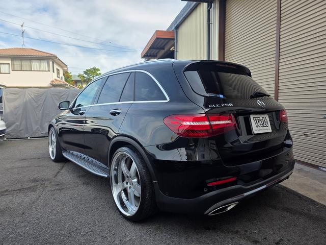 ＧＬＣ ＧＬＣ２５０　４マチックスポーツ（本革仕様）　２２インチＡＷ　ローダウン　本革シート　サンルーフ　ブルメスタ（8枚目）