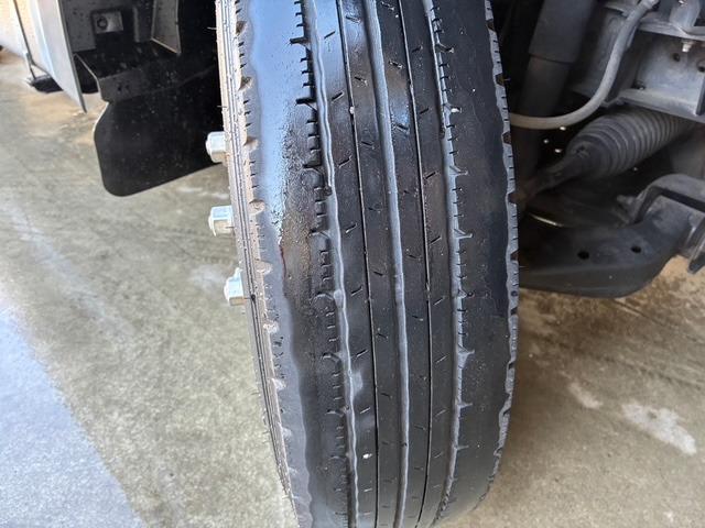 アトラストラック 　フルスーパーロー　新明和すいちょくゲート　オートマ　車両総重量３６０５ｋｇ（24枚目）