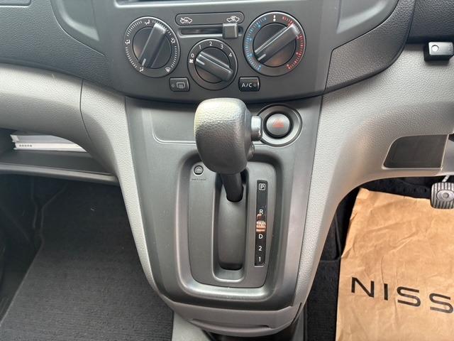 ＮＶ２００バネットバン ＧＸ　鏡面電動調整機能付ドアミラー　パワーウィンドウ　荷室天井トリム（16枚目）
