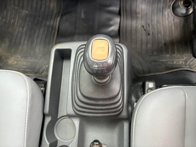サンバートラック TB 5速マニュアル 4WD エアコン パワステ(14枚目)