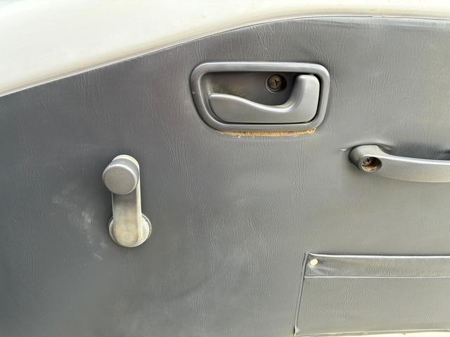 サンバートラック TB 5速マニュアル 4WD エアコン パワステ(16枚目)