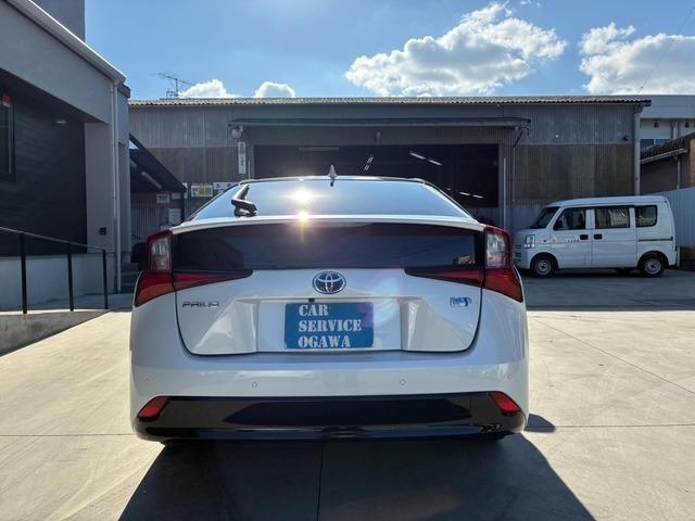 プリウス Sツーリングセレクション・ブラックエディション ユーザー買取車 ディスプレイオーディ バックカメラ 純正リモートスターター 17インチブラック塗装アルミホイール ブラック加飾LEDヘッドランプ ブラック加飾シフトノブ レーダークルーズコントロール(6枚目)