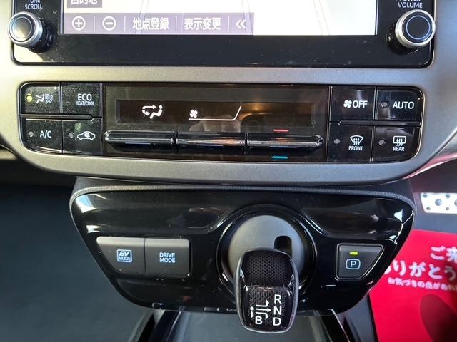 プリウス Sツーリングセレクション・ブラックエディション ユーザー買取車 ディスプレイオーディ バックカメラ 純正リモートスターター 17インチブラック塗装アルミホイール ブラック加飾LEDヘッドランプ ブラック加飾シフトノブ レーダークルーズコントロール(17枚目)