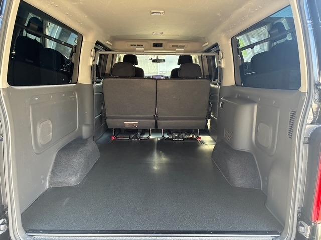 ＮＶ３５０キャラバンバン ロングプレミアムＧＸ　アーバンクロム　純正ナビ　アラウンドビューモニター　１５インチブラック塗装アルミホイール　オートエアコン　リアクーラー　リアヒーター（9枚目）