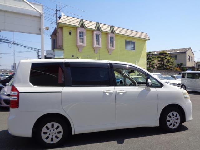 車いす仕様車スロープタイプタイプ１車いす１脚仕様　電動スロープ　リモコン付き／電動ウインチ　リモコン付き／７人乗り／ウェルキャブ取扱説明書付き／片側パワスラ／アルパインナビ／バックカメラ／フロントカメラ／キーレス／ＨＩＤヘッド／ＥＴＣ／１オーナー(20枚目)