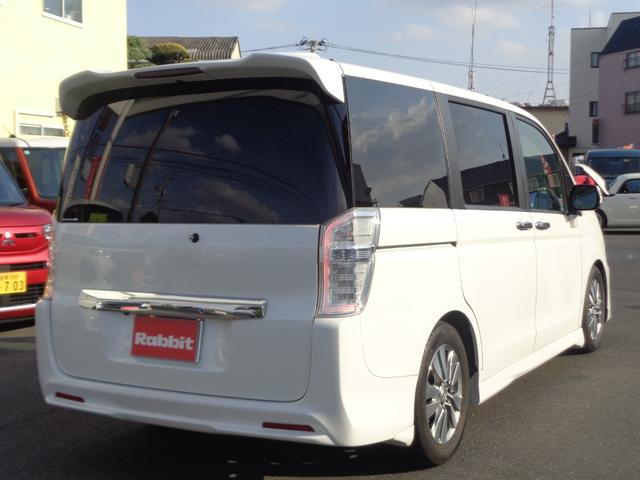 ステップワゴンスパーダ Ｚ　インターナビセレクション　走行無制限１年保証／メーカーＨＤＤナビ／フルセグＴＶ／バックカメラ／ＵＳＢ／後席フリップダウンモニター／ＨＩＤヘッドライト／純正フォグライト／両側パワスラ／ドラレコ／ＥＴＣ／ローダウン／ワンオーナー（9枚目）